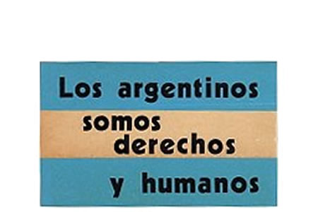 Calcomanía con el slogan «Los argentinos somos derechos y humanos»,